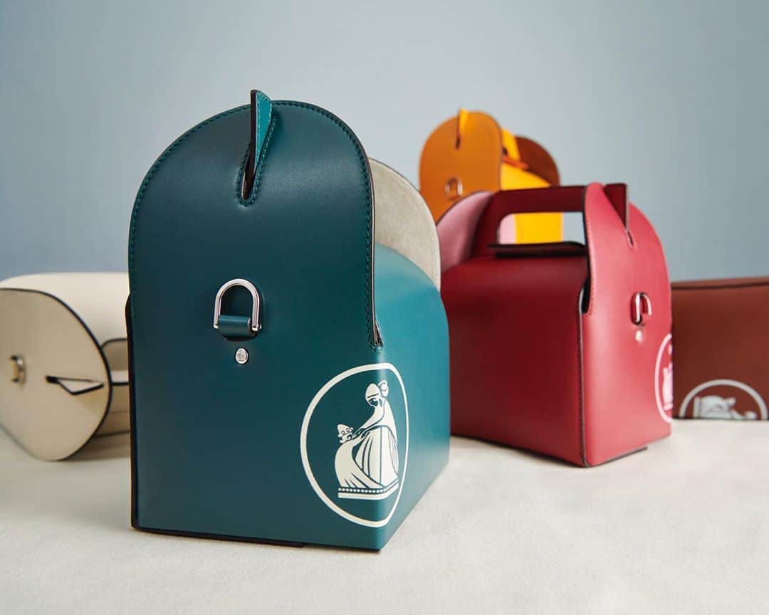 ランバンのインスタグラム：「The Happy bag: a pastry box turned into a handbag in smooth vegetal leather. A childhood dream, made a reality by @BrunoSialelli. Available online via link in bio and in stores. #LanvinFW20 #Lanvin」