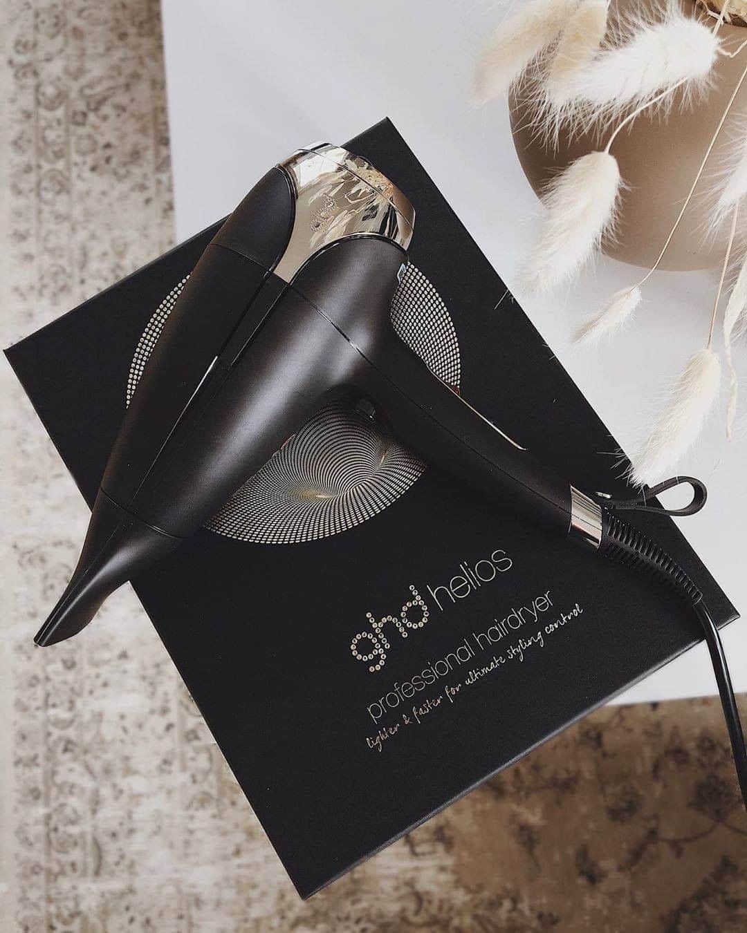 ghd hairさんのインスタグラム写真 - (ghd hairInstagram)「ghd helios ⚡️ With its aeroprecis™ technology for intuitive styling and bespoke contoured nozzle for precision, the #ghdhelios is guaranteed to give you a salon-worthy finish every time 👏✨   Tap to shop 👆  @divinehairvmo   #ghd #ghdhairpro #hairgoals #hairinspo #hairtools #hairdryer #blowdry #hair #blowdryfinish」9月9日 22時45分 - ghdhair
