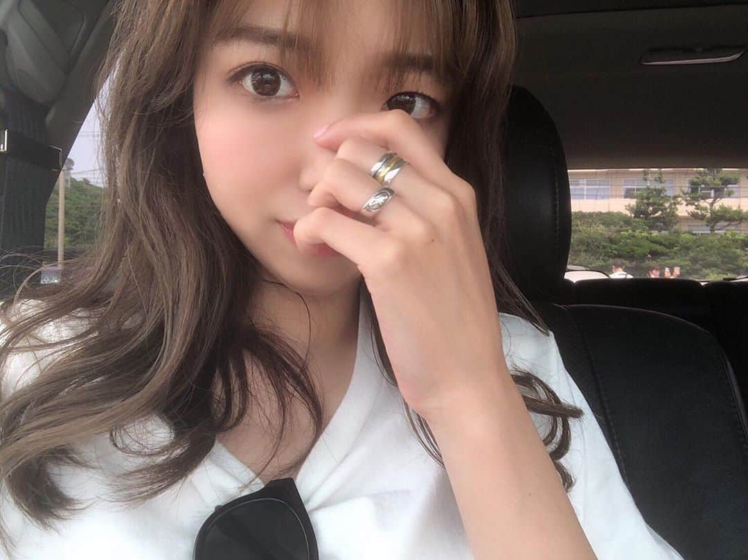 Arika Kuriharaのインスタグラム：「. Good  night🐑💭 . . 今年があと3ヶ月なんてはやすぎる〜！笑 . 年末まで仕事も プライベートも楽しんで過ごします💙💙 . #goodnight #ふいうちshot #ナチュラルメイク  #뷰티　#화장품　#메이크업　#뷰티그램」