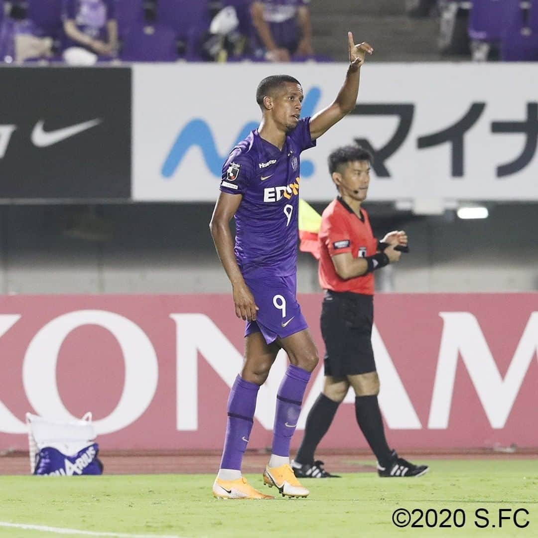 サンフレッチェ広島さんのインスタグラム写真 - (サンフレッチェ広島Instagram)「. ⚽️明治安田生命J1リーグ第15節　試合結果⚽️ サンフレッチェ広島　4-1　清水エスパルス 前半：1-0 後半：3-1 【得点者（広島のみ）】エゼキエウ、ドウグラス・ヴィエイラ、レアンドロ・ペレイラ、柏好文  エゼキエウ選手の初ゴールを皮切りに、ゴールラッシュ✨ 今季最多の4得点で、2連勝を飾りました🙌  平日ナイトゲームながらも、応援ありがとうございました🙇  #エゼキエウ 選手 #井林章 選手 #柴﨑晃誠 選手 #佐々木翔 選手 #東俊希 選手 #ドウグラスヴィエイラ 選手 #レアンドロペレイラ 選手 #柏好文 選手 #sanfrecce #積攻」9月9日 22時54分 - sanfrecce.official