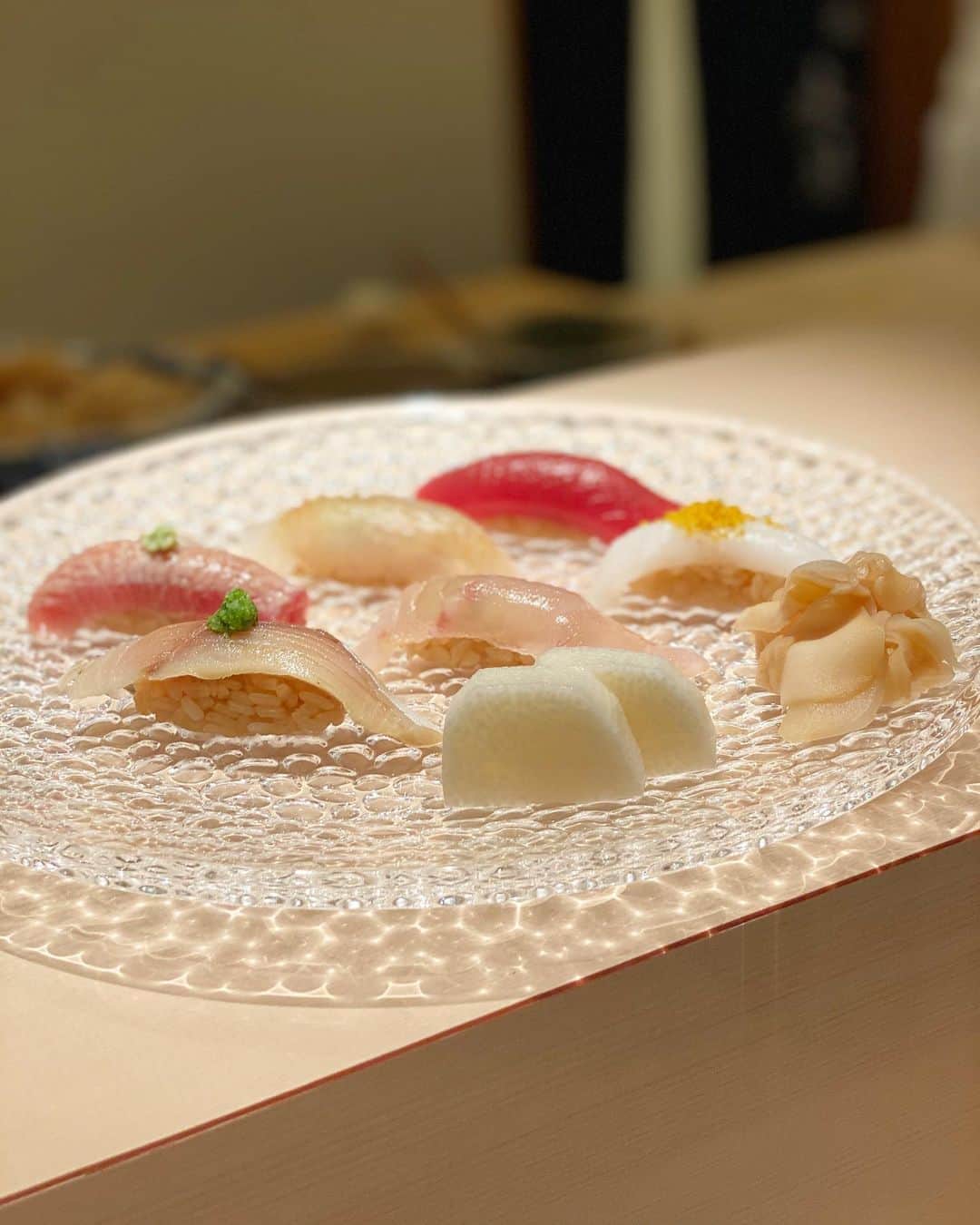 計良日向子（ひなひ）さんのインスタグラム写真 - (計良日向子（ひなひ）Instagram)「. . @sushi_mizuki_ に行ってきたよ！ 大好きなウニの食べ比べ😌✨ ほんっっっとに美味しかった🥺 . . ティファニーの食器も とっても可愛かった(*´ω｀*)❣️ . . . 👗ワンピース　@zara . . . . #鮨水月 #お寿司 #六本木グルメ #六本木 #六本木ディナー #私服 #コーディネート #zara #ザラ #love」9月9日 22時47分 - kerahinako1105