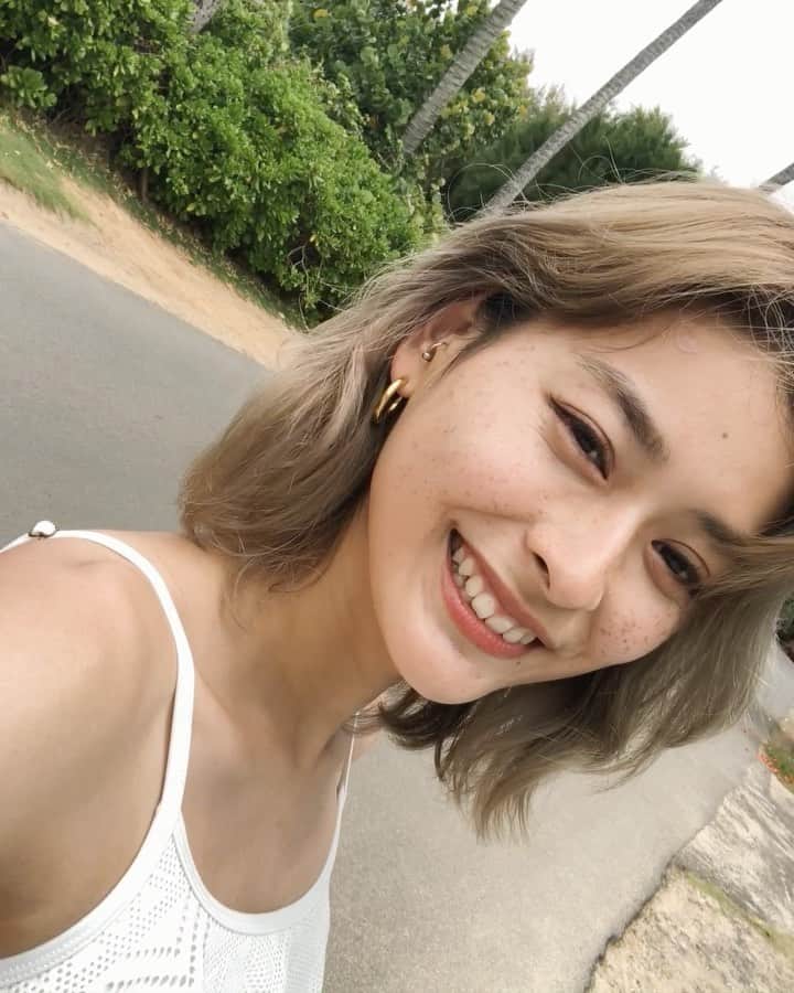 松本瞳のインスタグラム：「. この長さと明るさとうねうね感欲しい。 2019 hawaii🌺 . しばらく伸ばしてみよ〜💪☺️ #おでこにニキビあるよ」