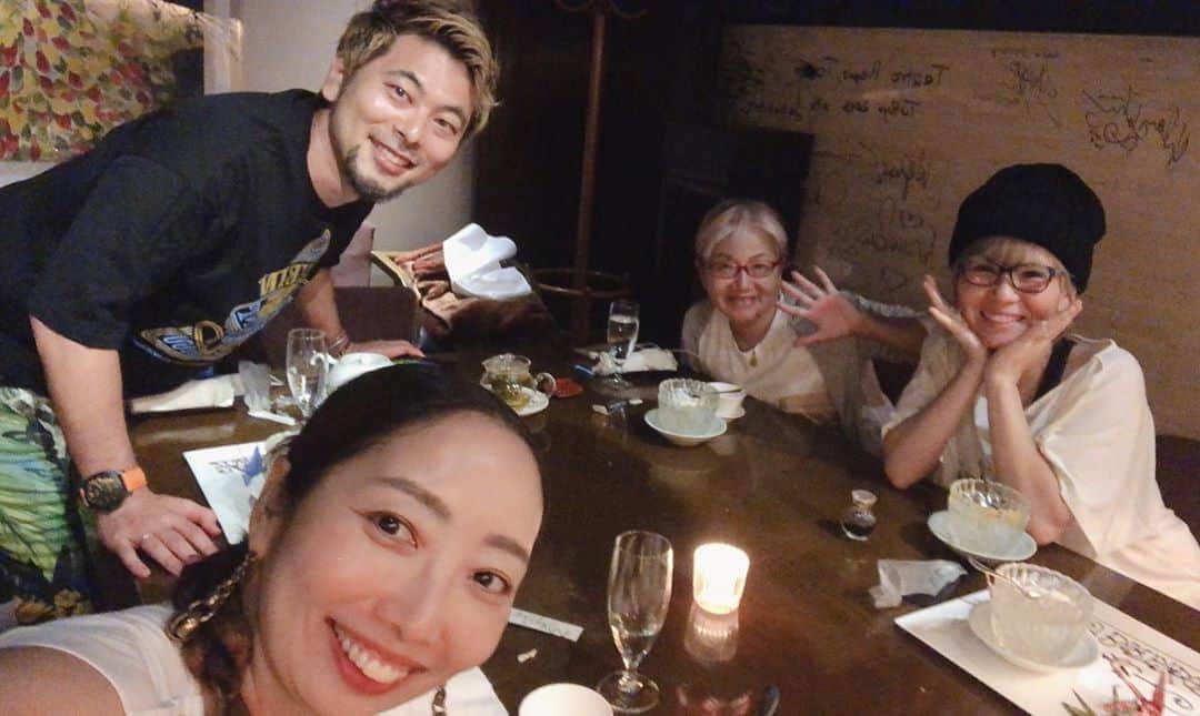のインスタグラム：「お誕生日をお祝いできるって 幸せなことなんだと しみじみ。  今日は ハッピーと船長の お誕生日のお祝いをしたよ❤️  #旺季流ワクワクライフ」
