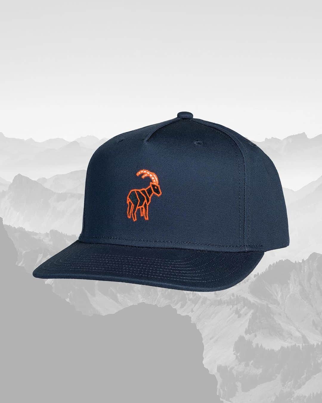Mammutさんのインスタグラム写真 - (MammutInstagram)「Ibex, the king of the mountains! This and many more Swiss alpine animals inspired us for the new midlayers and caps with embroidered motifs!   Check it out now!  #Mammut_Swiss1862 #mountainanimals #ibex #wildlifephotography」9月9日 23時04分 - mammut_swiss1862
