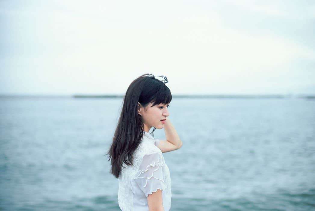 谷口萌衣子のインスタグラム：「残暑投稿もう少ししようと思ってたのに、外に出たら涼し過ぎて驚き。  今年の夏は川遊びが1番たのしかったなあ。 今は梨狩りか四国行きたい🌊😚  #海  #残暑お見舞い申し上げます  #ミスキャンパス立命館」
