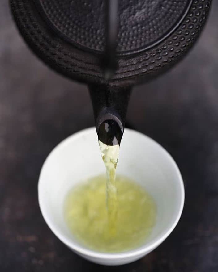 のインスタグラム：「Nothing like a warm cup of green tea on a crisp fall day.   #jporganic #organicbyjohnpatrick #greentea #teaforthesoul #tea #cupoftea」
