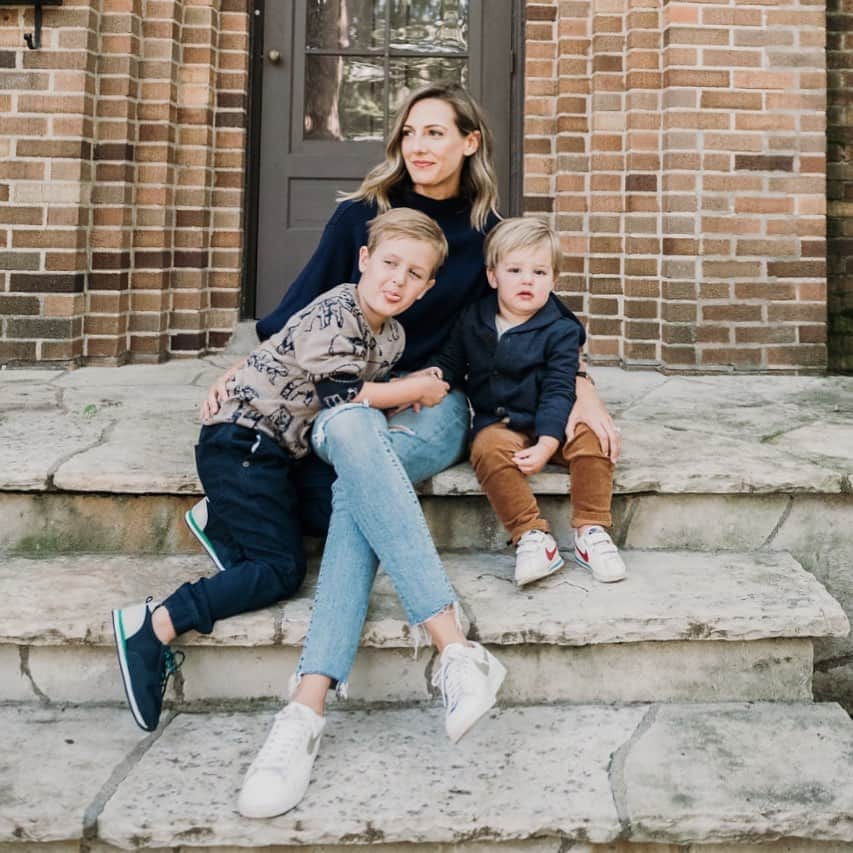 Anna Jane Wisniewskiのインスタグラム：「Exactly two years ago—can’t believe we’re adding another one to the mix!  But really, I can’t. Wallpapering the nursery this past weekend made it real.   These two are so excited but have no idea what’s coming...and honestly, same. They’re best friends (and also love to fight) and I wonder how their dynamic will change.   But then I remember that I’m the youngest of four kids and definitely the caboose (I’m five years away from my closest sibling) and I turned out ok... in fact, I might be everyone’s favorite sibling...? 😉 #toofar #youngestchild #siblinglove 📸 @ironandhoney」