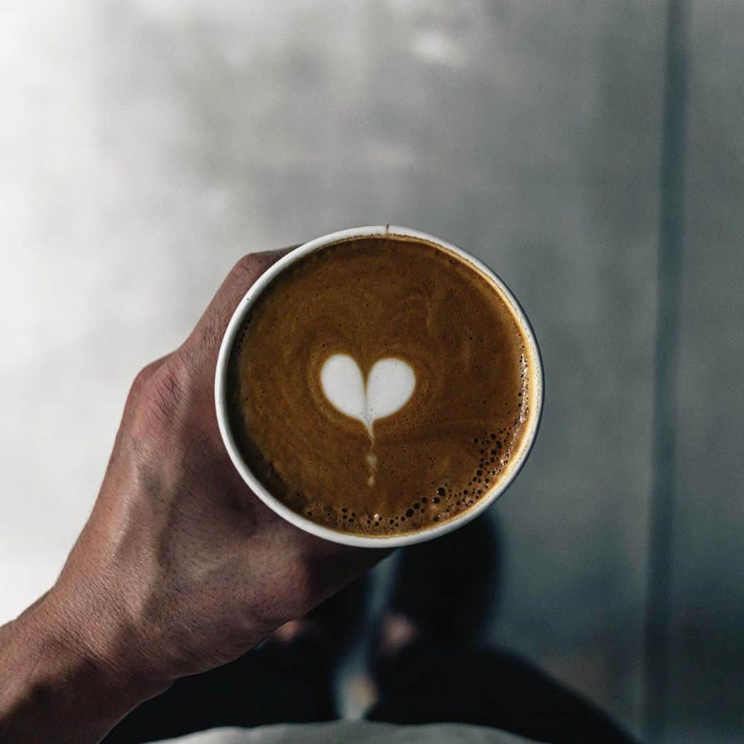 山口淳一さんのインスタグラム写真 - (山口淳一Instagram)「Good morning. もうすぐ大好きな秋、そして大嫌いな冬がやってくる。 — #japan #kyoto #here #coffee #herekyoto #canele #latte #latteart #art #cafe #slayer #espresso #roasting #glass #日本 #京都 #コーヒー #カヌレ #ココカヌレ #ラテ #ラテアート #アート #スレイヤー #エスプレッソ #焙煎 #バリスタ #グラス #おうちでココカヌレ #お取り寄せ #お取り寄せスイーツ」9月10日 8時44分 - junichi_yamaguchi