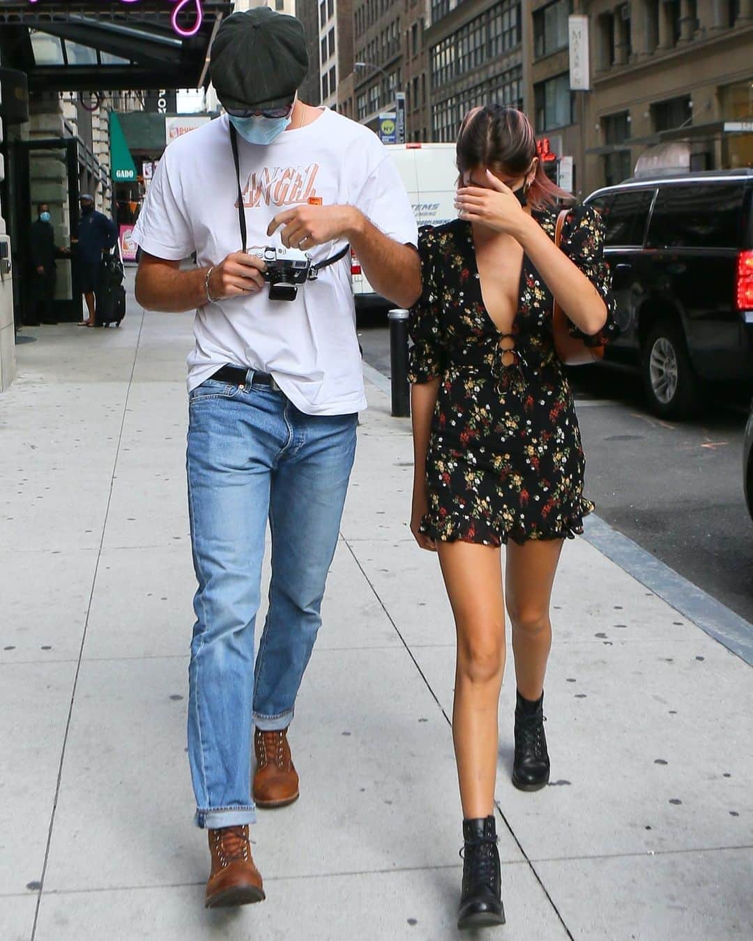 Just Jaredさんのインスタグラム写真 - (Just JaredInstagram)「@kaiagerber & @jacobelordi try to keep a low profile while heading to an office building.  #JacobElordi #KaiaGerber Photos: Backgrid」9月10日 8時45分 - justjared