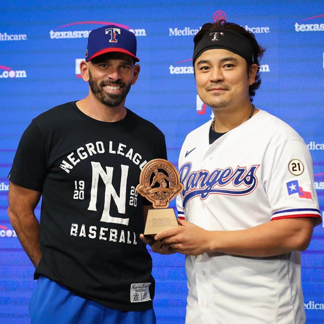 テキサス・レンジャーズさんのインスタグラム写真 - (テキサス・レンジャーズInstagram)「Put your 👏 together for our 2020 Roberto Clemente Award Nominee!」9月10日 8時47分 - rangers