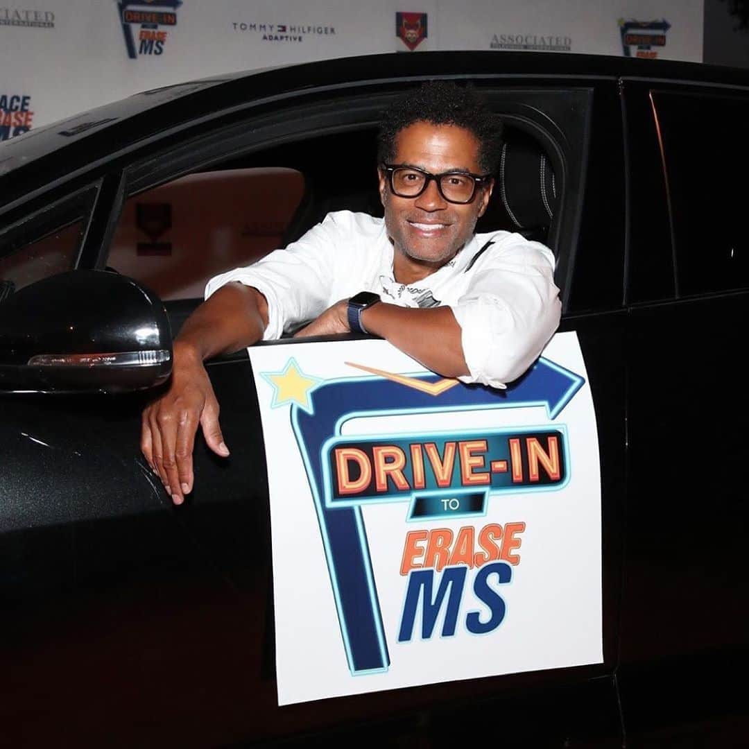 エリック・ベネイさんのインスタグラム写真 - (エリック・ベネイInstagram)「@ericbenet @comiclonilove @victoriajustice @lucyhale and more attend the 27th Annual Race To Erase MS: Drive-In To Erase MS at Rose Bowl. @rosebowlstadium @racetoerasems @styleandsociety  #EricBenet #LucyHale #RoseBowl #RacetoEraseMS #LoniLove #VictoriaJustice #styleandsociety」9月10日 9時19分 - ericbenet