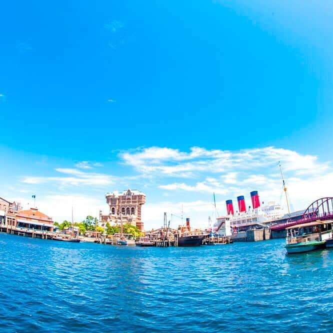 東京ディズニーリゾートさんのインスタグラム写真 - (東京ディズニーリゾートInstagram)「Blue skies over American Waterfront. 今日はどこから楽しもう！？ #sscolumbia #towerofterror #americanwaterfront #tokyodisneysea #tokyodisneyresort #SSコロンビア号 #タワーオブテラー #アメリカンウォーターフロント #東京ディズニーシー #東京ディズニーリゾート」9月10日 9時34分 - tokyodisneyresort_official