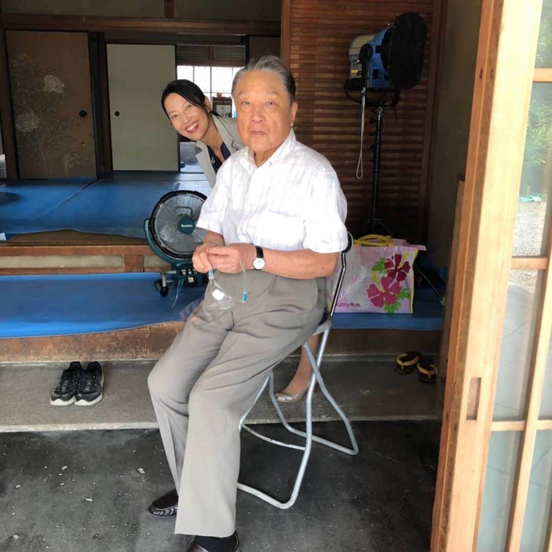 羽田美智子さんのインスタグラム写真 - (羽田美智子Instagram)「おはようございます🎵 皆様、、お待たせしました！（待っててくれました？）「おかしな刑事」最新版（トータル24作目）9/20(日)放送に決定しました😉  京都で撮影してきました🎥  京都風情たっぷり、、今なかなか観光に行けないので ドラマをご覧いただいて、旅行気分を味わっていただけたら、、とも思います🚄✈️🚗  鴨志田さんモテモテ、真実にも新しい恋の予感💕、どこまでもおかしな親子、おかしな刑事達です😊  たくさん写真があるので、ちょいちょいアップさせて いただきますね！！  取り急ぎ情報解禁日となりましたのでひとまず、ご報告まで❗  #おかしな刑事」9月10日 9時55分 - michikohada