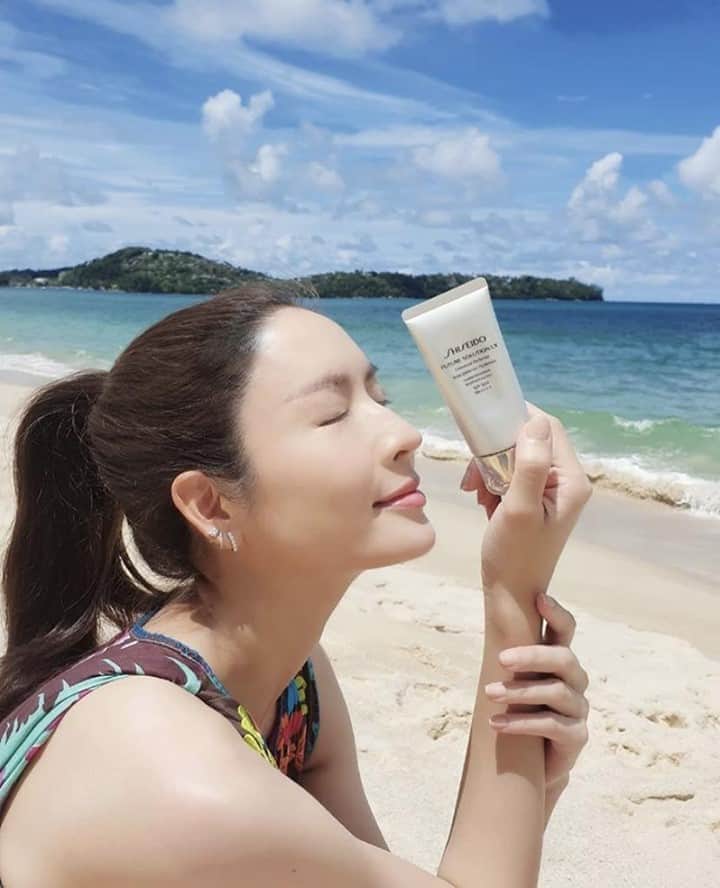資生堂さんのインスタグラム写真 - (資生堂Instagram)「@aff_taksaorn with her new SPF favorite- #FutureSolutionLX Universal Defense. Powered by the mythical Enmei herb from Mount Koya. An essential SPF 50+ day cream that protects your skin against UV rays. ⁣ ⁣ #ShiseidoSkincare #regram」9月10日 10時00分 - shiseido