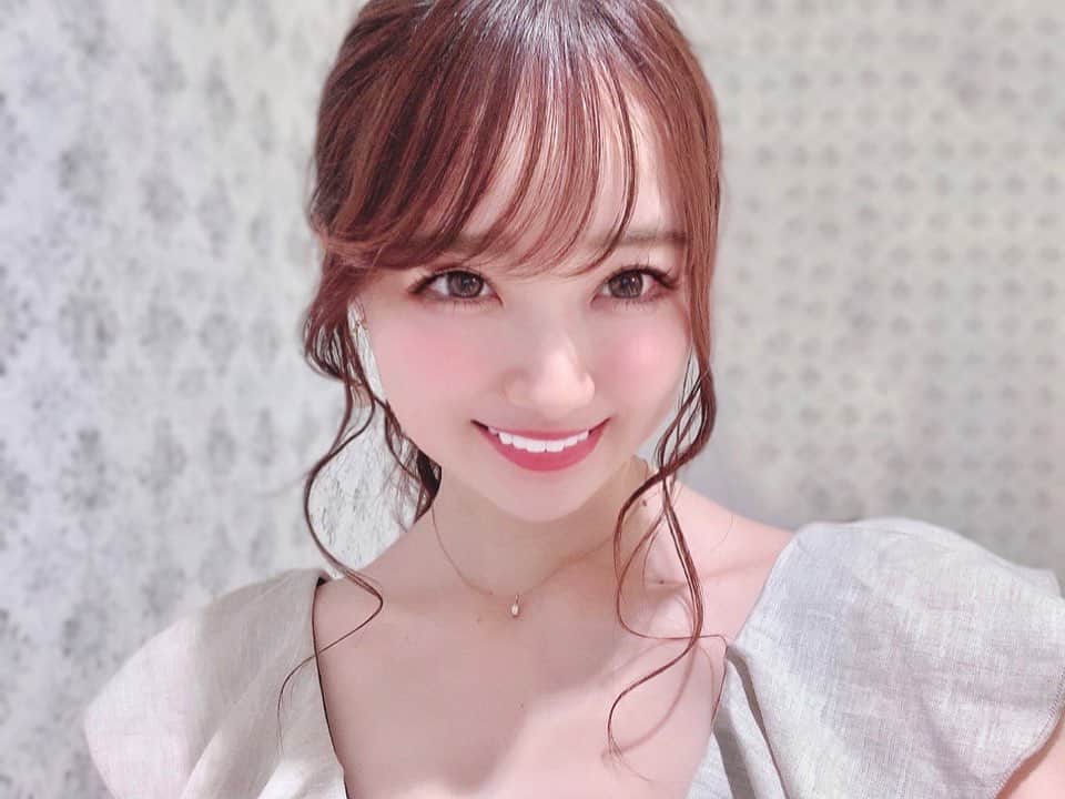 のインスタグラム：「ᵍᵒᵒᵈ ᵐᵒʳᐢⁱᐢᵍ ⛅ にやにや😸 ・ 先日セルフホワイトニングサロンHAKARA @hakara.whitening.shibuya さんの プレオープン体験会にご招待頂きました🦷 ・ 初めての光を当てないホワイトニング 今までで最速だし痛くないちゃんとトーンも上がるし 色々びっくり😳 ・ かなり𝙶𝚘𝚘𝚍だったよ🙆🏻‍♀️✨ ・ ・ ・ ・ ・ #hakara #渋谷ホワイトニング #セルフホワイトニング #歯のホワイトニング #ホワイトニング #歯を白くしたい #綺麗になりたい #笑顔が人を幸せにする #beauty #pr #oralcare #selfie #goodmorning」