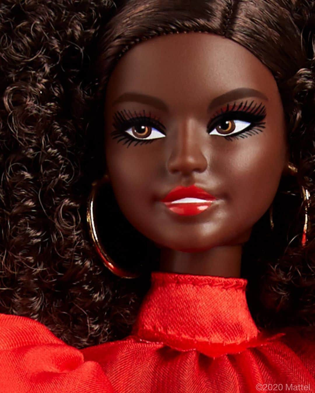 バービーさんのインスタグラム写真 - (バービーInstagram)「75 years of wonder, creativity, and play. ✨ #Barbie celebrates @Mattel’s milestone anniversary with a glamorous new look, inspired by the iconic logo.」9月10日 1時11分 - barbie
