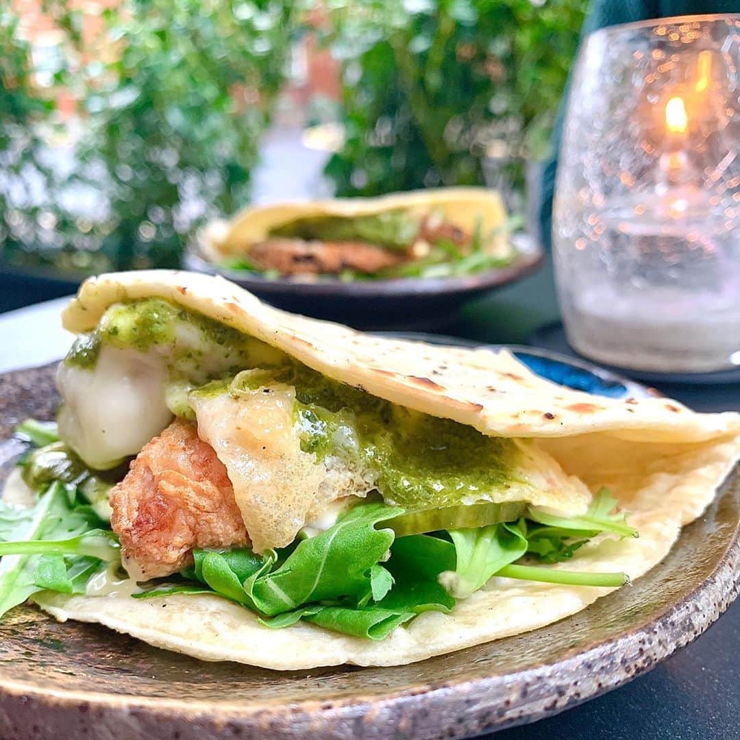 Eat With Steph & Coのインスタグラム：「Recently had the pleasure of going to @angelina.dalston and it was amazing! They offer a really cool Japanese and Italian fusion menu with great indoor and terrace seating. I was also able to watch the chefs prepare some of the grilled skewers and it was perfect, I definitely recommend trying them out. My number one recommendation is the Piadina, it was so good that I’ve since tried (unsuccessfully) to make it myself! Guess I’ll have to head back soon 😀 . .  #japanese #italian #fusionfood #londonfoodie #londoneats #tastyfood #invite」