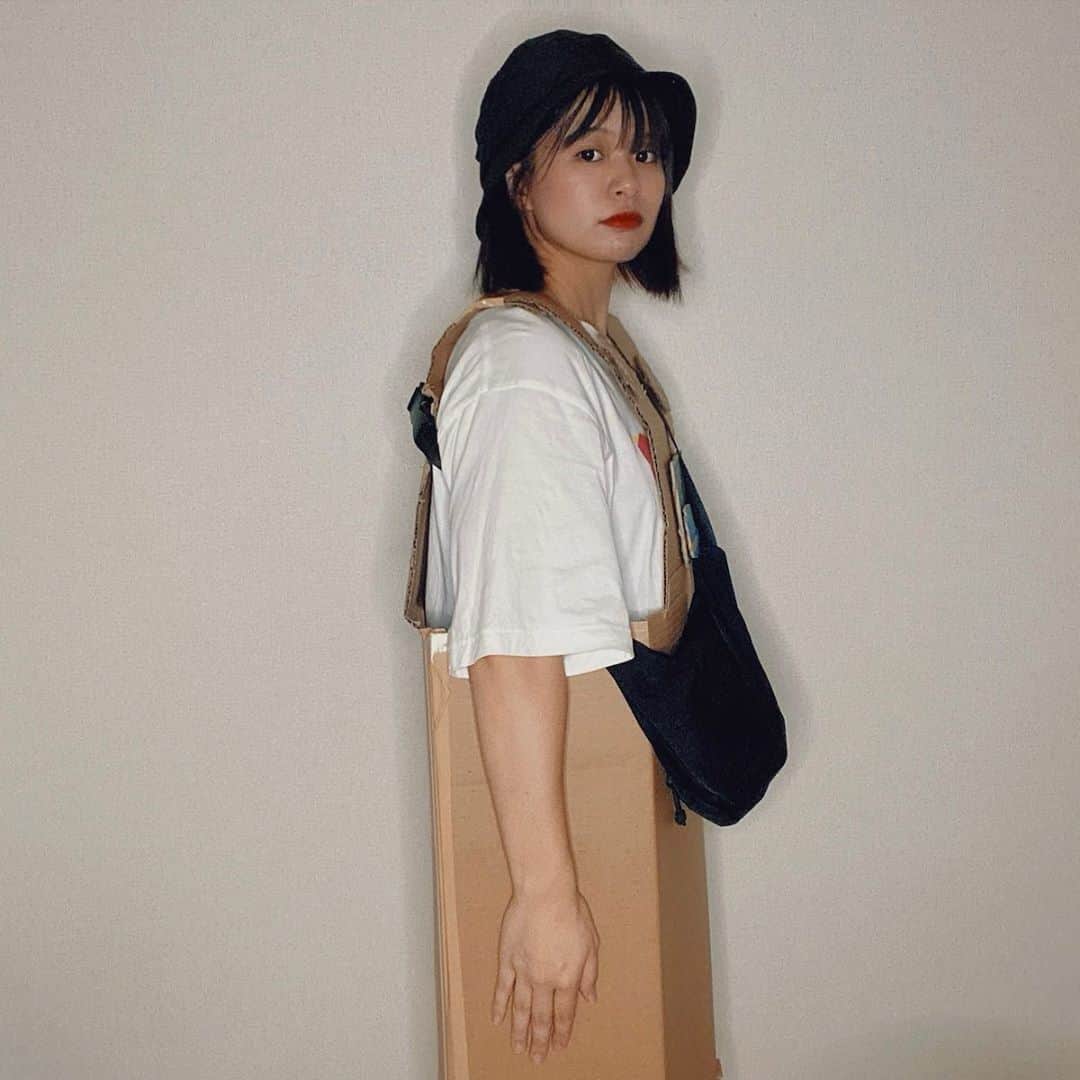 水木あおさんのインスタグラム写真 - (水木あおInstagram)「. NEW 衣装wwww . 配信中にダンボールで 衣装作ったwww 制作時間１時間。 天才ちゃう？www . 三輪車といい、衣装といい、😂笑 . そして、配信きてくれた皆さん、 本当にありがとう♡！！ . #ダンボール工作 #ダンボール  #生配信 #メンズライク #メンズライクコーデ  #衣装 #手作り #夏休みの宿題 #工作」9月10日 1時15分 - ao.mizuki