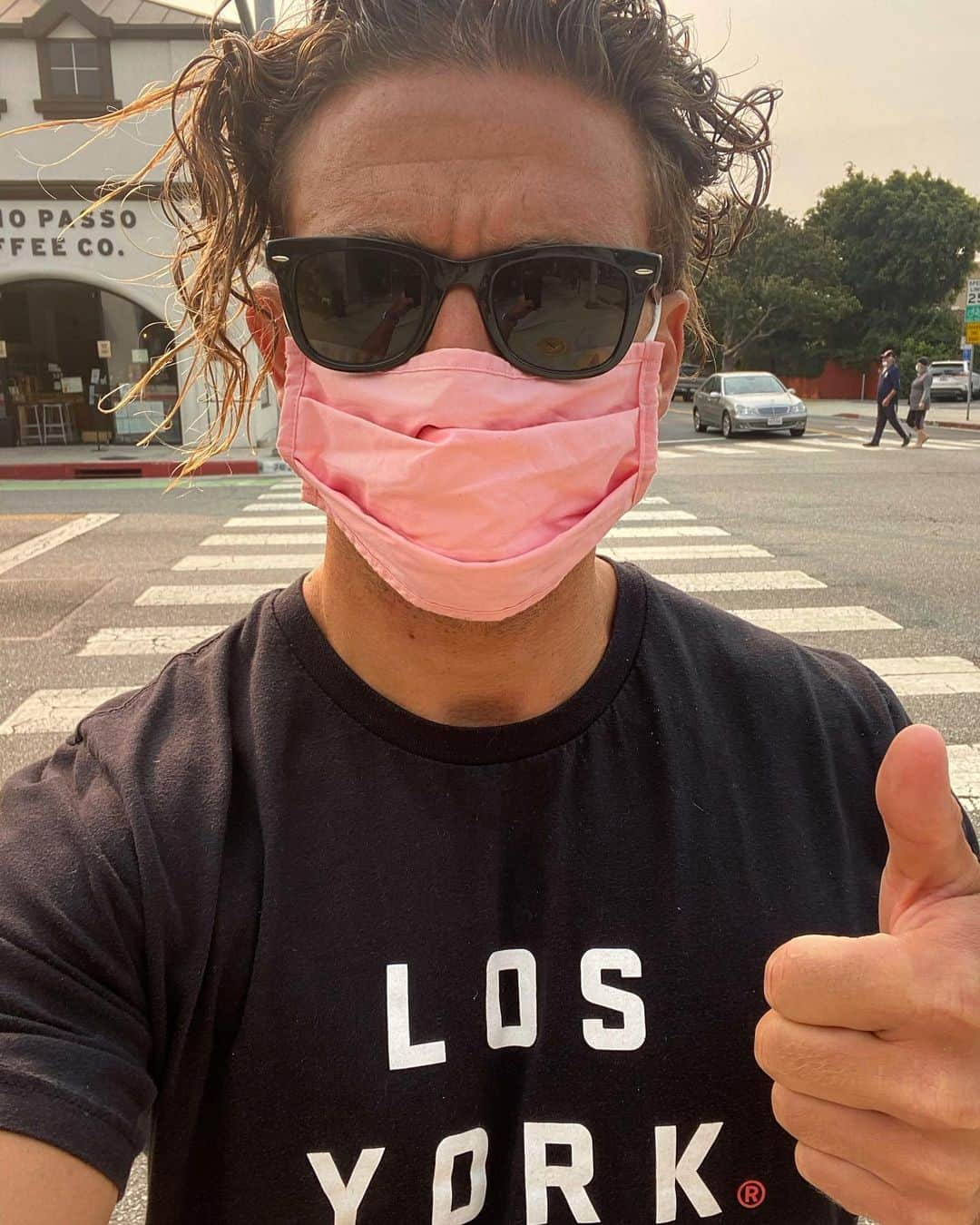 ケイシー・ネイスタットのインスタグラム：「new mask 👍」