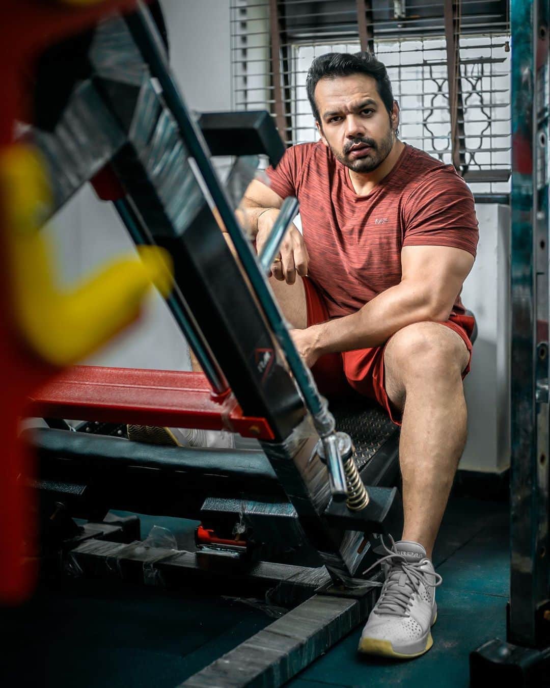 Gaurav Tanejaのインスタグラム：「It’s you are sweating it out in the gym, only the right diet and nutrients will give you the desired results. Whey protein makes you get that high quality protein quick and fast. My favorite flavors are salted caramel and Vanilla. Yes a little old school here too.. . What’s you favorite flavor ? Do comment  . Also a flash sale coming up tomorrow (10th sep) only from 2-5 PM . #flyingbeast #fitmuscletv #myprotein #workout #gym #diet #protein #fuelyourambition #myproteinIndia」