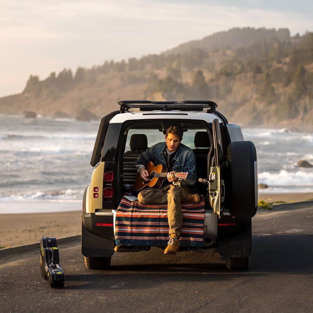 ジョン・メイヤーさんのインスタグラム写真 - (ジョン・メイヤーInstagram)「A few months ago, @landroverusa and @atlanticrethink asked if I wanted to spend a few days in Jedediah Smith Redwoods State Park driving the new Defender 110. Being a longtime Defender lover, I jumped at the opportunity. Bringing the new ride was their idea. Bringing my old ride was mine.    Watch the full experience on my IGTV and at http://theatlantic.com/Go-Outside」9月10日 1時38分 - johnmayer