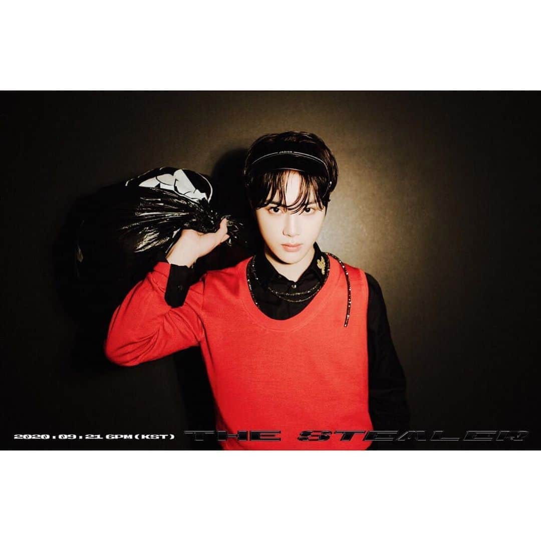 チュ・ハンニョンさんのインスタグラム写真 - (チュ・ハンニョンInstagram)「200910 • THE BOYZ 5TH MINI ALBUM [CHASE] CONCEPT PHOTO 1  2020.09.21 6PM Release」9月10日 1時42分 - hak_nyeon