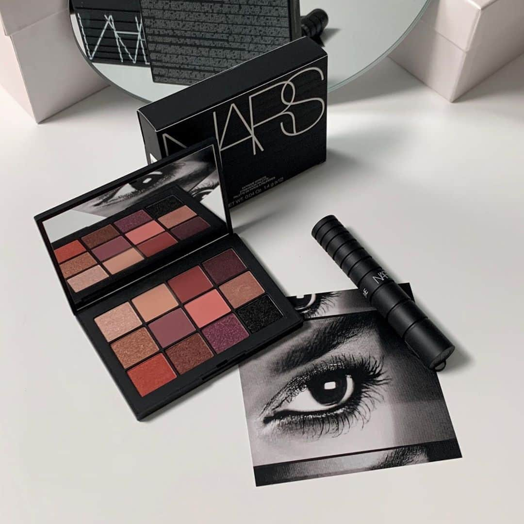 スビンさんのインスタグラム写真 - (スビンInstagram)「#유료광고 가을 메이크업 with Nars 클라이맥스 익스트림 컬렉션!  풍성한 볼륨을 주는 클라이맥스 익스트림 마스카라와 뉴트럴 베이지 브라운/로즈 바이올렛톤 익스트림 이펙트 아이섀도우 팔레트로 눈에 포인트주기 👁✨ 팔레트 속 제가 사용한 컬러는 ROLEPLAY, BLOW, TANTRIC, CODE RED 입니다 #나스 #클라이맥스익스트림 9월11일 출시 예정  #나스마스카라 #나스아이섀도우 #NEVERFAKEIT #NARS #narsissist #NARS10」9月10日 1時50分 - sooviin38