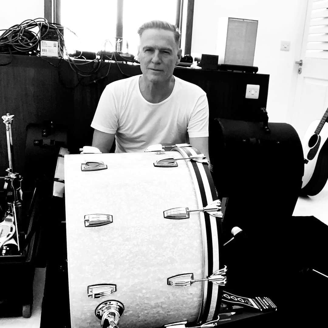 ブライアン・アダムスのインスタグラム：「Setting up my drum kit gonna mess with some grooves this week. @ludwigdrumshq」