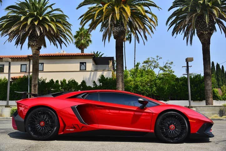 Dirk A. Productionsさんのインスタグラム写真 - (Dirk A. ProductionsInstagram)「🔥READY TO BE YOURS • 2017 Lamborghini Aventador SV • 2,197 miles • Priced to sell INTERESTED? DM or TEXT (424) 256-6861」9月10日 1時51分 - supercarfocusdotcom