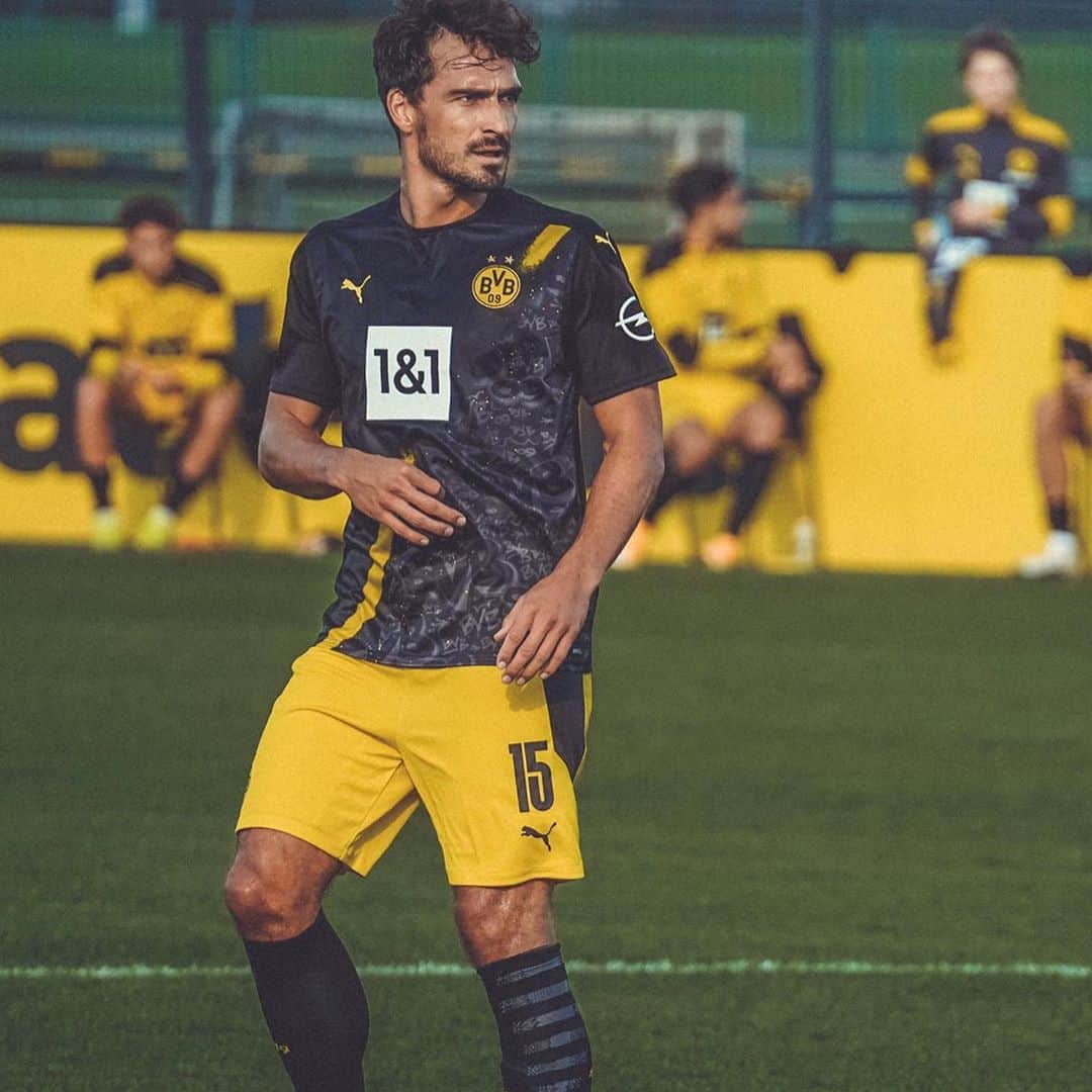 のインスタグラム：「I love that black jersey 🌟  Fotos sind dieses Mal geschossen von @matthiasdersch」