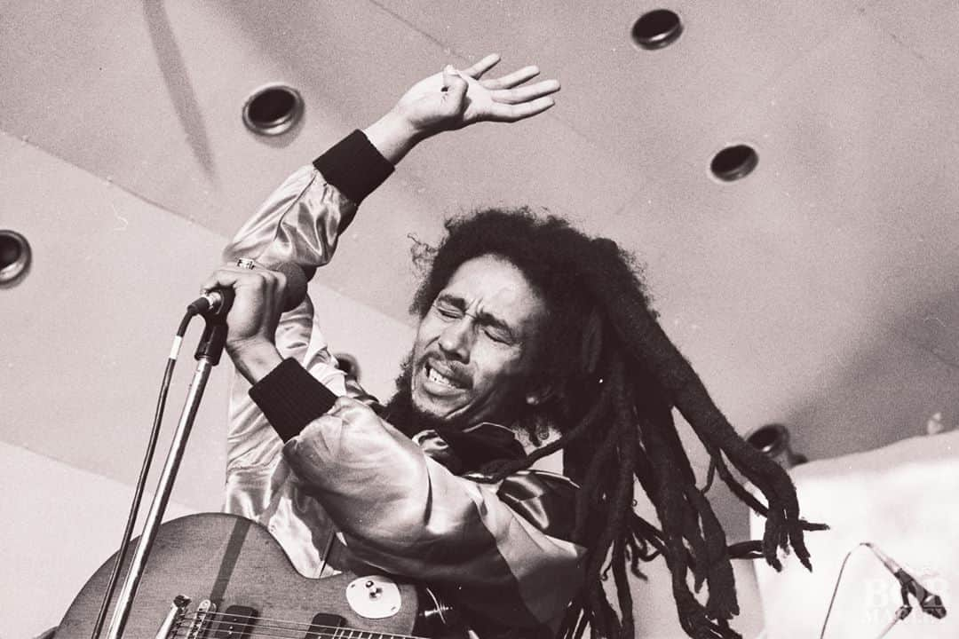 ボブ・マーリーさんのインスタグラム写真 - (ボブ・マーリーInstagram)「"Hit me with music. Brutalize me with music!" 🎶 #TrenchtownRock #bobmarley75⠀⁣⁣⁣⁣⁣⁣⁣⁣⁣⁣⁣⁣⁣⁣⁣ ⠀⁣⁣⁣⁣⁣⁣⁣⁣⁣⁣⁣⁣⁣⁣⁣ 📷 by #David Corio⁣ © Fifty-Six Hope Road Music Ltd.」9月10日 1時59分 - bobmarley