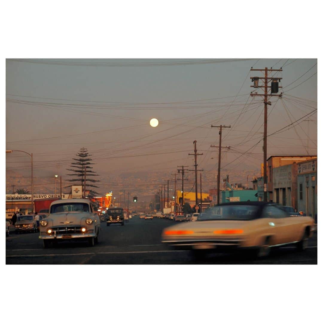 Magnum Photosさんのインスタグラム写真 - (Magnum PhotosInstagram)「The darker hours, illuminated by the glow of moonlight or artificial bulbs, bring a new perspective to landscapes.⁠ .⁠ We present a gallery of photographs with vistas made magical by the light of the moon.⁠ .⁠ See more at the link in bio.⁠ .⁠ PHOTO: Tijuana. Mexico.⁠ .⁠ © Rene Burri (@fondationreneburri)/#MagnumPhotos⁠ ⁠ ⁠」9月10日 2時02分 - magnumphotos