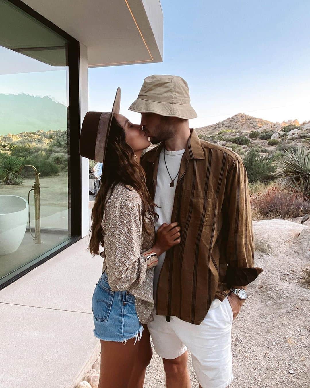 ジュリー・サリニャーナのインスタグラム：「summer love with my forever love. ❤️ @kevinberruuu」