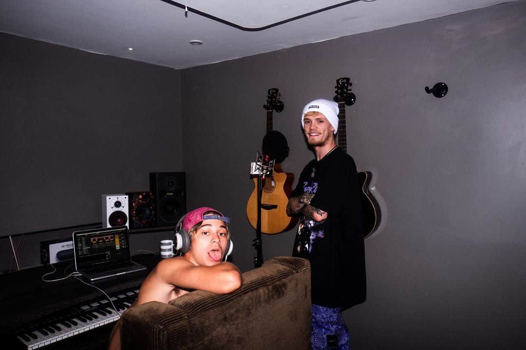 Bars and Melodyさんのインスタグラム写真 - (Bars and MelodyInstagram)「Certified hit makers 💧」9月10日 2時08分 - barsandmelody