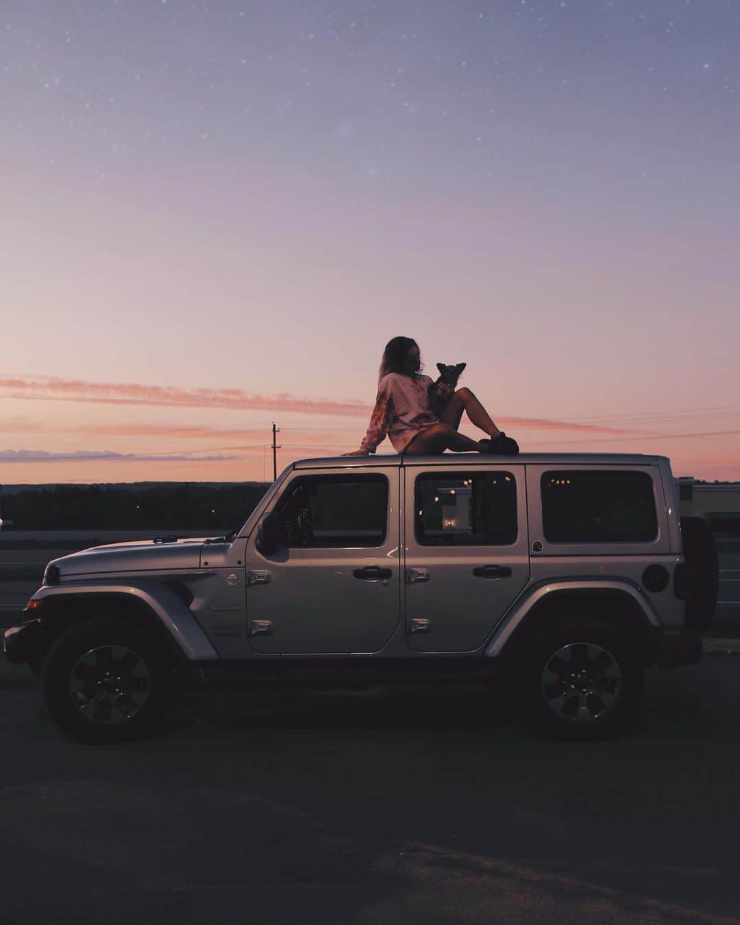 Kalyn Nicholsonのインスタグラム：「last week Bentley and I made the 14 hour trek across the eastern side of Canada to reunite with @larissa.newberry for the entirety of this golden hour month.  All 14 hours and 5 days following have been condensed into a 17 minute mini movie for your weekly wednesday enjoyment✨  video comes equipped with back road detours, old town story times and Disney classics at the drive in  link + sneak peek in stories 🍿 snacks not included」