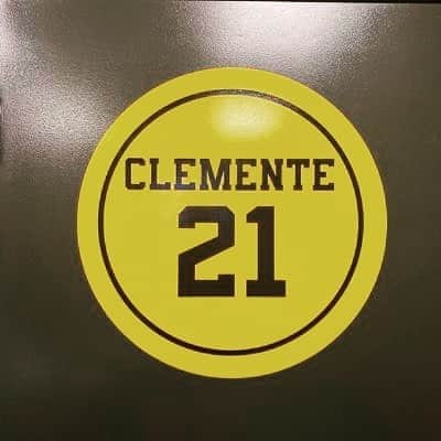 リッキー・マーティンさんのインスタグラム写真 - (リッキー・マーティンInstagram)「El inolvidable astro del béisbol Roberto Clemente Walker es honrado hoy en las grandes ligas. Me uno a todos los boricuas y al mundo que hoy rinde tributo a esta gloria del deporte. #retire21  #thegreatone #robertoclemente #robertoclementeday 🇵🇷」9月10日 2時37分 - ricky_martin