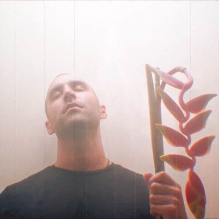 ブランドン・シェイアのインスタグラム：「Wrong by @jonodorrmusic ft. me is OUT 🖤 if you like this song make sure to add it to your playlists & share it. Lmk what u think in the comments, love y’all.」