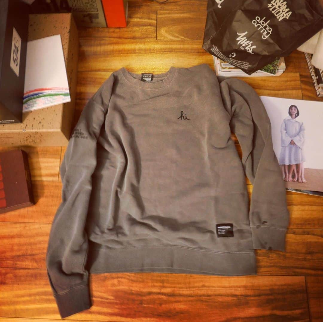 のインスタグラム：「#hawaiioriginals Just in time for Fall we have the Mini Hi pigment black crewneck dropping today at in4mation.co」