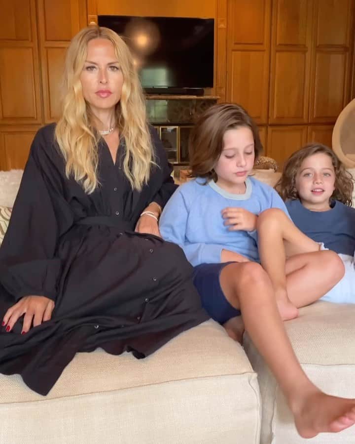 レイチェル・ゾーのインスタグラム：「September is Childhood Cancer Awareness Month, and I’m so proud and honored to be supporting the beautiful children and families of @stjude ❤️ My children and I are endlessly inspired by the bravery and strength of the patients and the dedication and love of the doctors and staff. Please head to the link in my bio to learn more. XoRZ #forStJude」