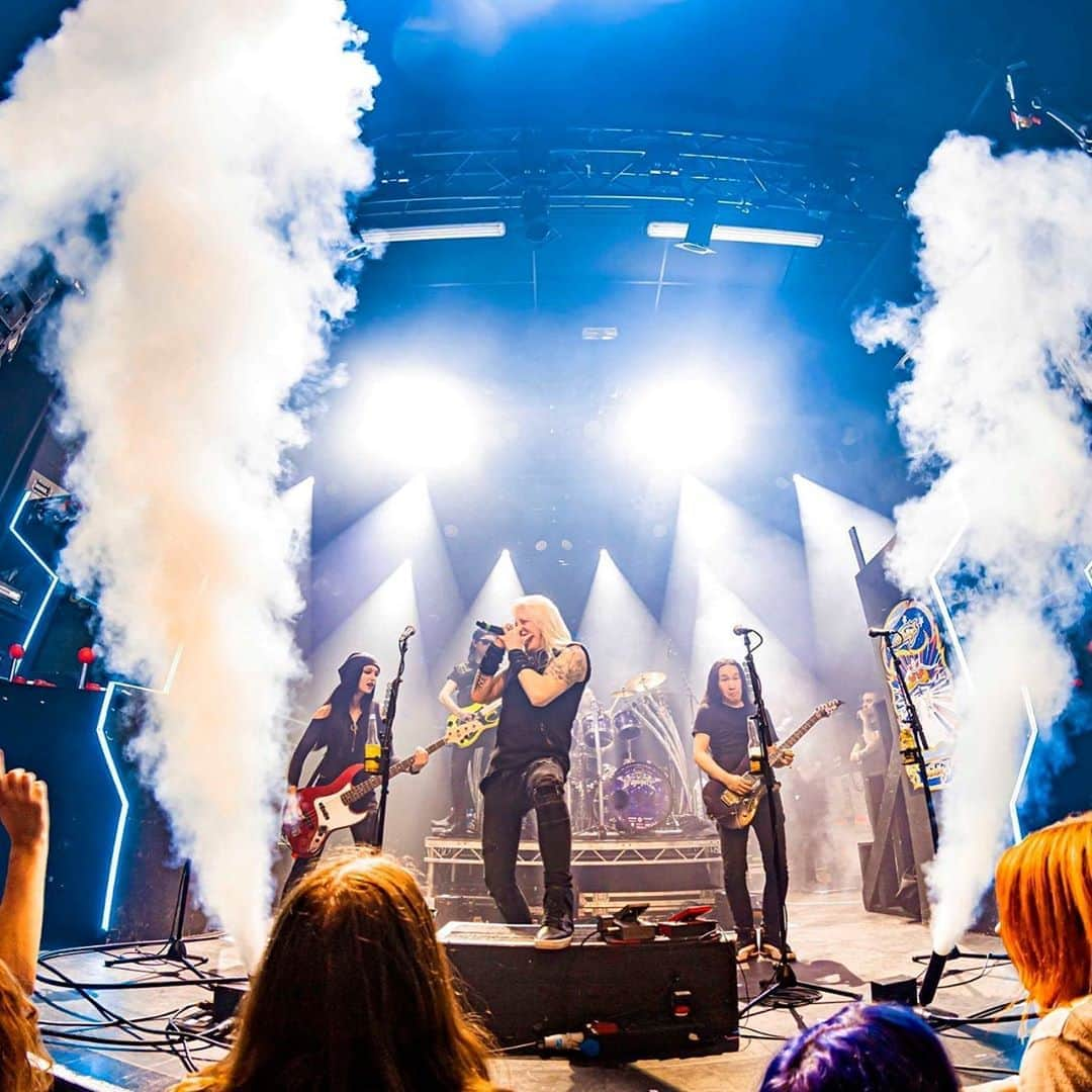 DragonForceさんのインスタグラム写真 - (DragonForceInstagram)「Can almost hear the note @omgitsmarclol is hitting from this photo 😂🤘🏼 (Photo: @slashleyphotography) . . . #DragonForce #LiveMusic #WayBackWhen #MarcHudson #HermanLi #SamTotman #GeeAnzalone #AliciaVigil #PowerMetal #ShredGuitar #GuitarHero #HeavyMetal」9月10日 3時52分 - dragonforcehq