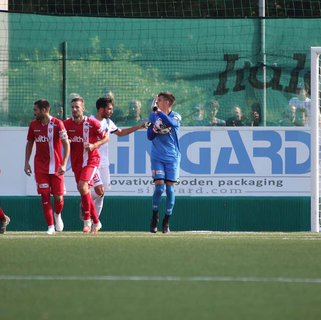 ダニエレ・ソンマリーヴァのインスタグラム：「“Give me five 🤚🏽” #acmonza @acmonza Amichevole pre campionato ⚽️」