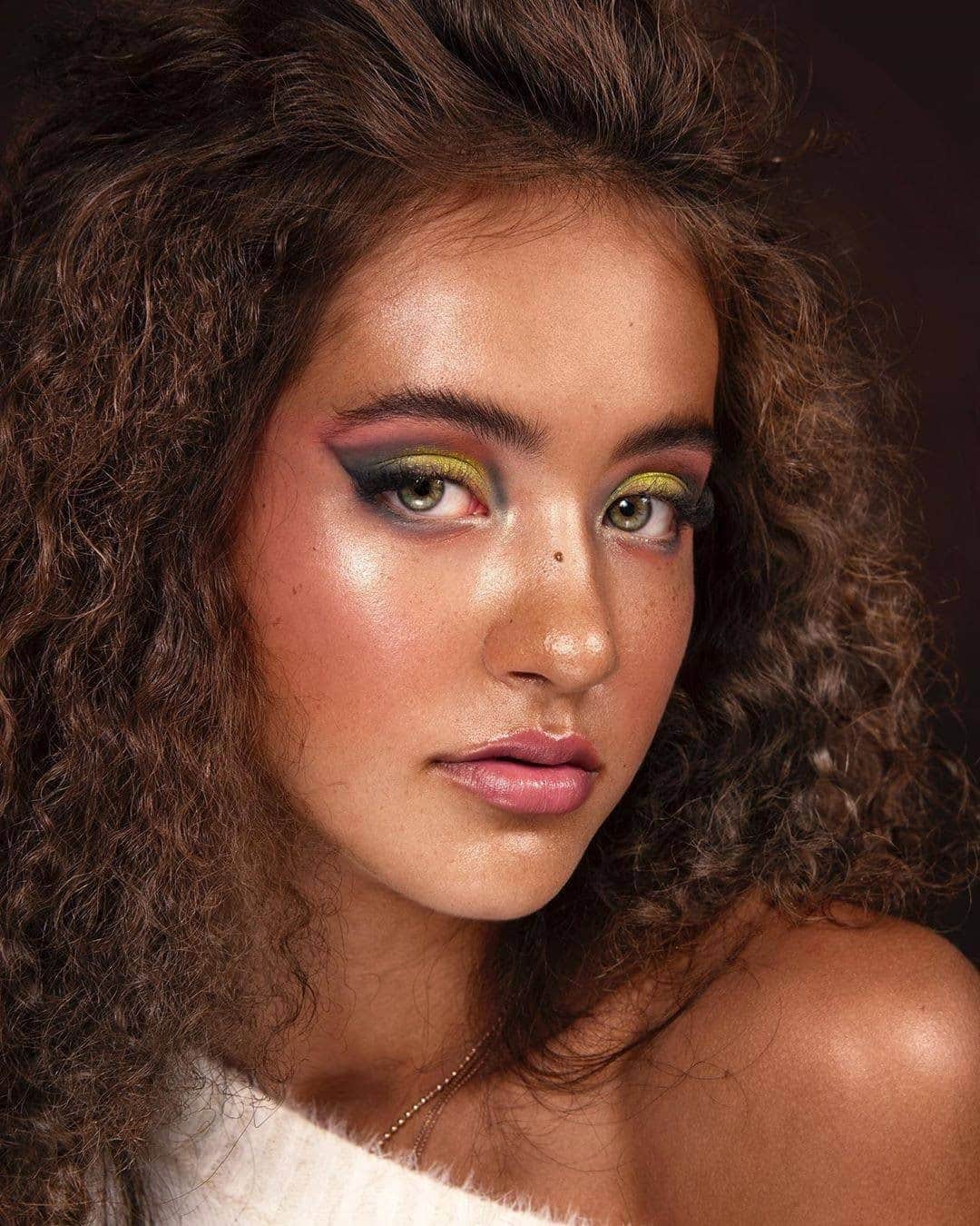 NYX Cosmeticsさんのインスタグラム写真 - (NYX CosmeticsInstagram)「We're hypnotized by this jewel toned #EOTD by pro MUA @belindaloeppky on the gorgeous @haileyylaynee using our new Ultimate Utopia Shadow Palette 🤩 Shop this electrifying palette online at nyxcosmetics.com ✨ • #nyxcosmetics #nyxprofessionalmakeup #crueltyfreebeauty」9月10日 4時28分 - nyxcosmetics