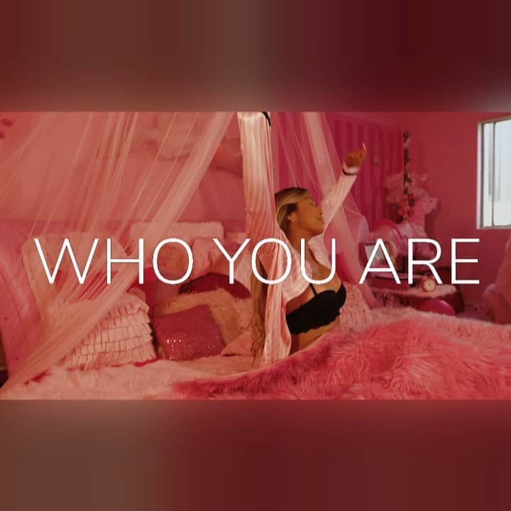 リアン Vのインスタグラム：「DROPPING TOMORROW!! 🔥Can’t wait for you all to see me rockin my @InsertNameHere “LIANE” pony in my music video #WhoYouAre 😍 To celebrate my collab and music video release we are doing a special GIVEAWAY! 💕 Win my entire #LIANEVxINH Collection and new merch! 🛍 TO ENTER: ✨Like this post ✨ Follow me and @insertnamehere ✨Tag at least 2 friends in the comments. Each friend tagged counts as an entry!  Giveaway ends 9/10 at 11:59 pm PST. Two winners will be announced on 9/11 on stories!」
