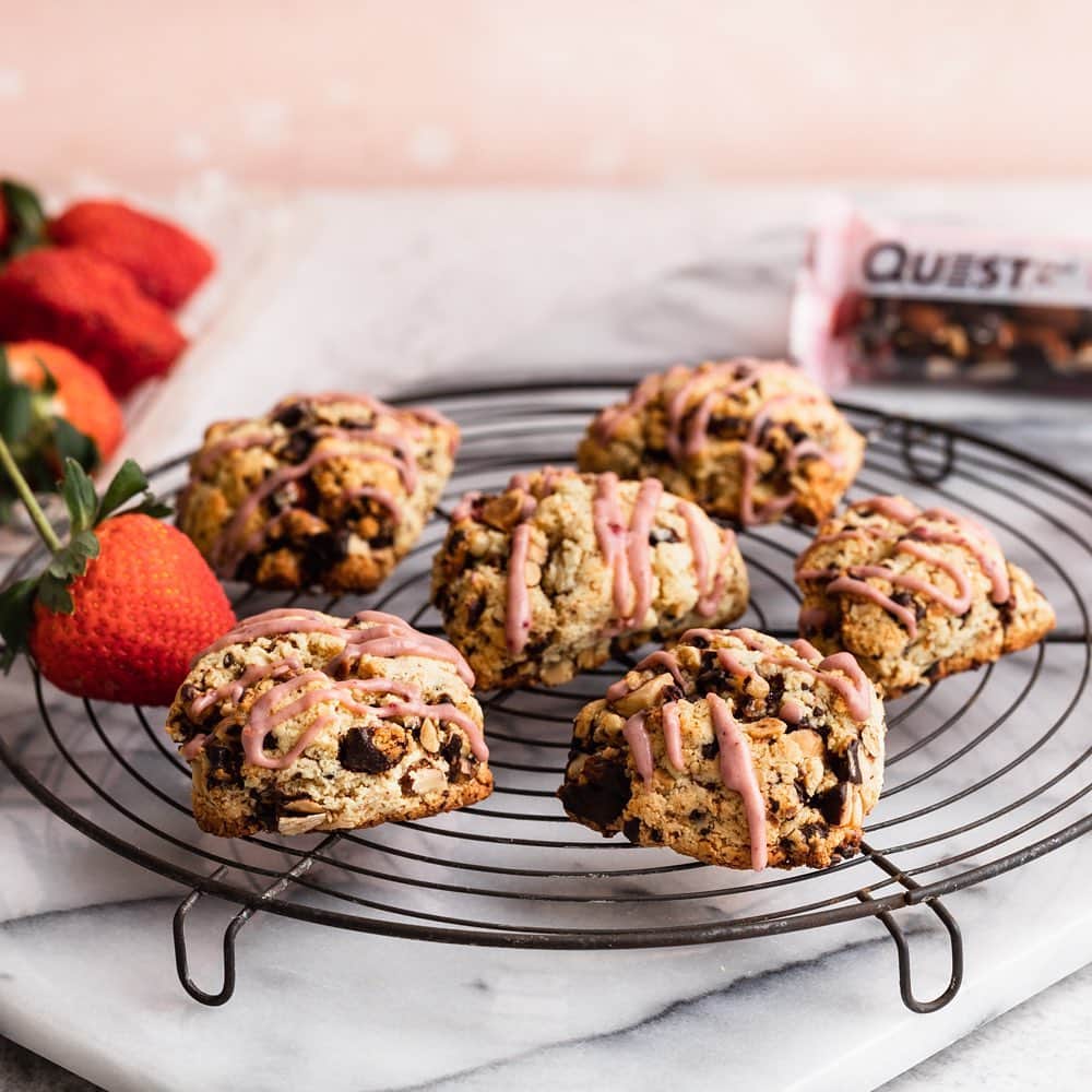 questnutritionさんのインスタグラム写真 - (questnutritionInstagram)「Who wants Questified Trail Mix Scones?! 😳🤩 • 👉 FULL RECIPE LINK IN BIO (swipe left to 2nd card) 👈 • Per serving: 10g protein, 9g carbs, 9g fat (4g net carbs) #OnaQuest #Questify #QuestNutrition」9月10日 4時41分 - questnutrition