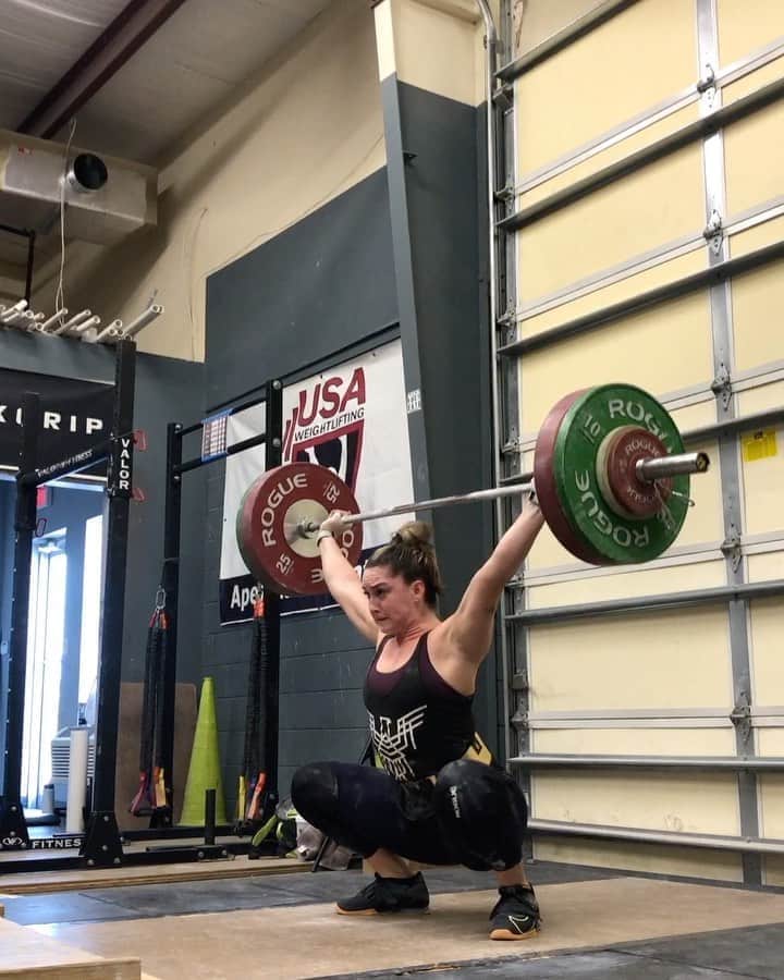 マッティ・ロジャーズのインスタグラム：「No handouts, no thanks.  First day pushing doubles on these at all after some on the minute work, so not a bad place to start. Definitely a good bit more in there for the coming weeks. Feeling like I’m dragging my dead body through mud this week energy/emotion wise, but doing what needs to be done regardless.  @roguefitness @2poodperformance」