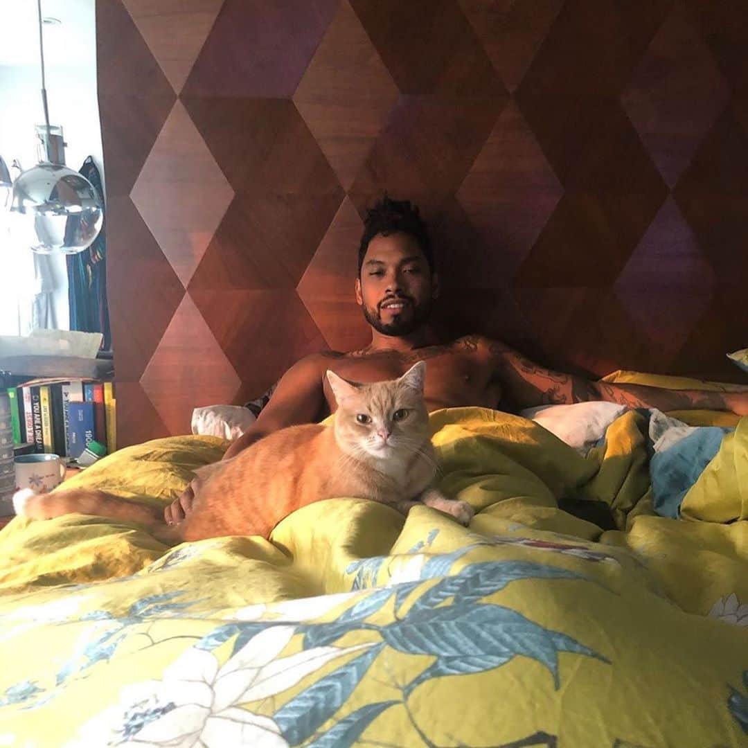 ミゲルさんのインスタグラム写真 - (ミゲルInstagram)「siri play forever mood @nazaninmandi」9月10日 4時49分 - miguel