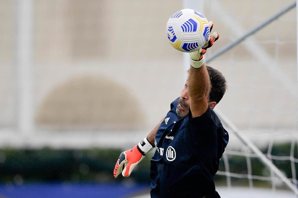 ジャンルイジ・ブッフォンさんのインスタグラム写真 - (ジャンルイジ・ブッフォンInstagram)「🧤⚽️」9月10日 4時51分 - gianluigibuffon