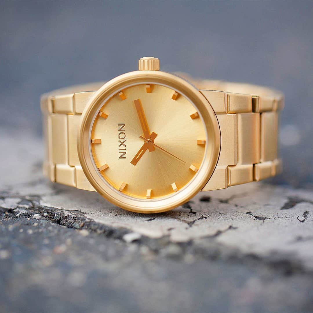 ニクソンのインスタグラム：「Unique design meets everyday wearability. With a band that appears to pass right through the case, the Cannon is a solid, one-piece look. Tap to shop.  #Nixon」