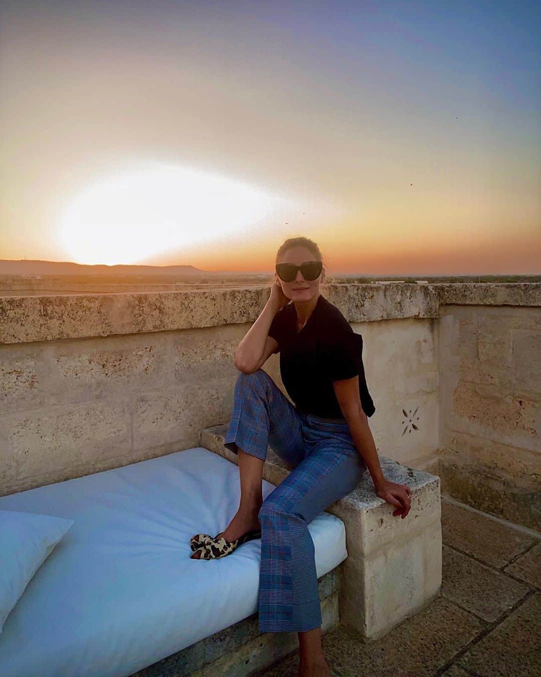 オリヴィア・パレルモのインスタグラム：「Enjoying the last few sunsets of summer 🌅」