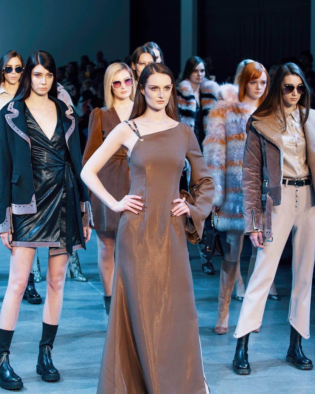 Fashion Weekのインスタグラム：「Walking into Fashion Month like 💥 Who else is counting down the days to @NYFW: The shows? Shown here, the finale walk from @viviennehustudio's February 2020 runway at #NYFW. Photo by @frankholliday」